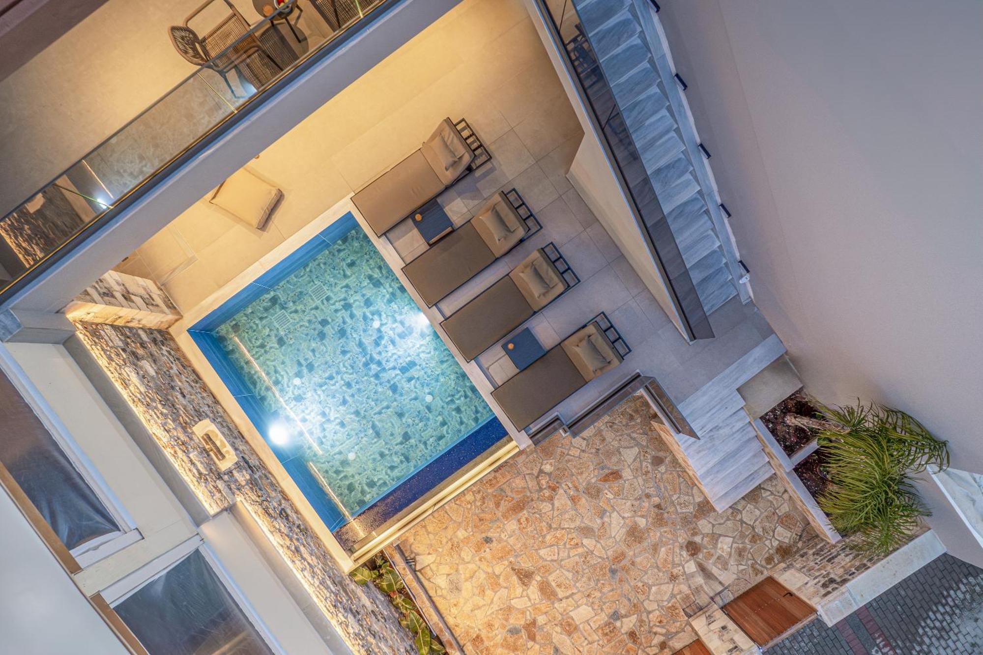 Villa Nicole - Private Pool & Rooftop Jacuzzi 헐소니소스 외부 사진