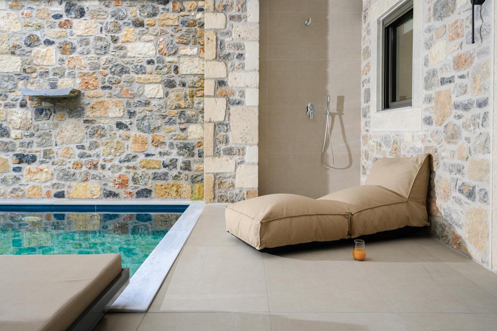 Villa Nicole - Private Pool & Rooftop Jacuzzi 헐소니소스 외부 사진