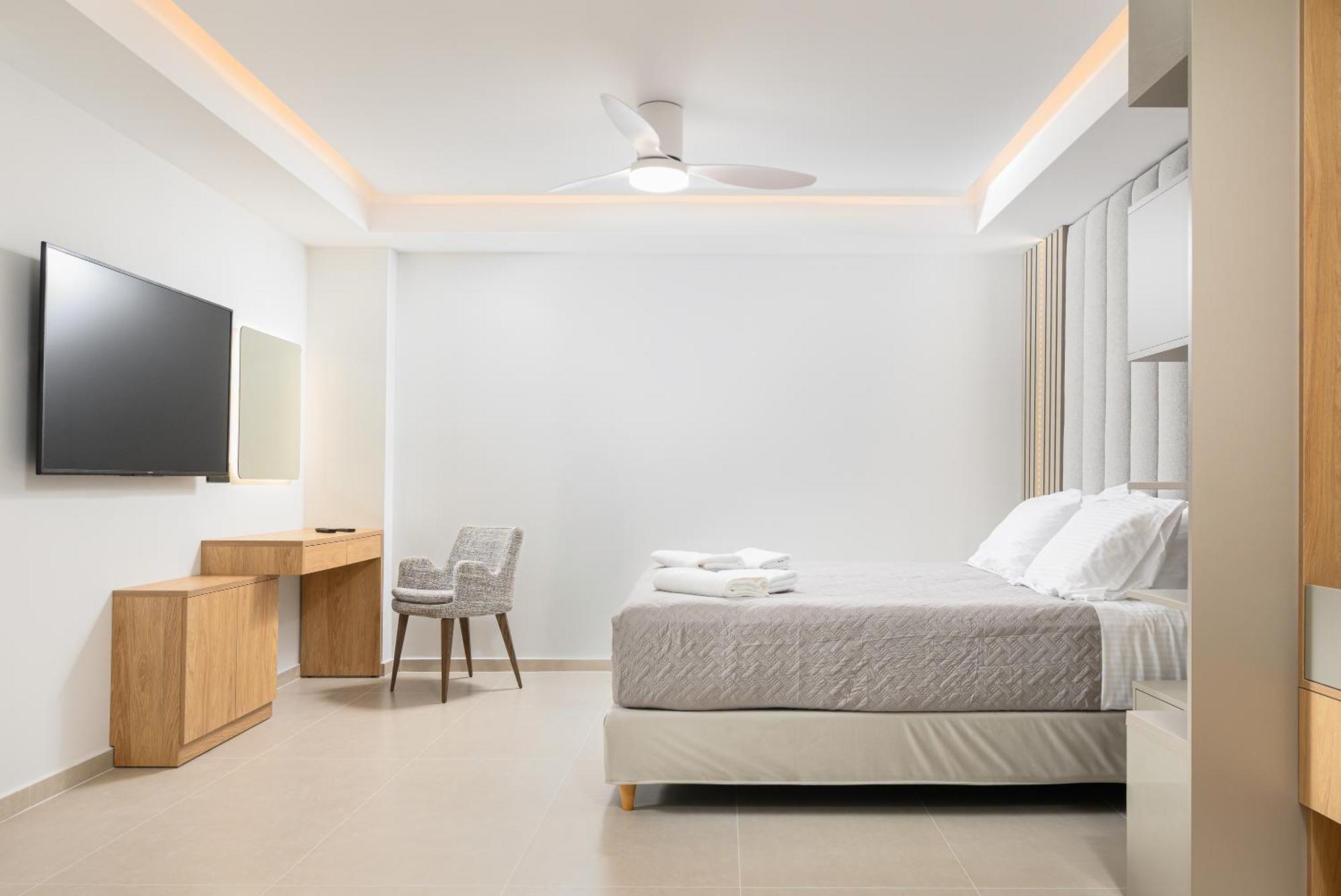 Villa Nicole - Private Pool & Rooftop Jacuzzi 헐소니소스 외부 사진